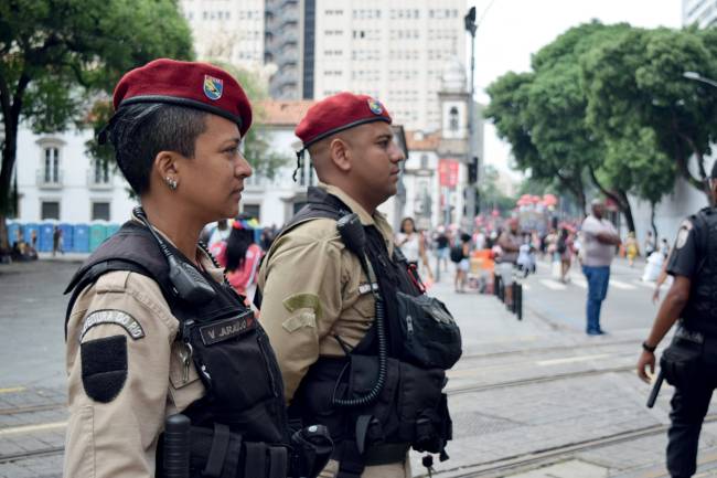 Insustentável: Redirecionar de imediato o foco da Guarda Municipalàs operações de policiamento comunitário e vigilância ostensivada cidade, garantindo a presença de pelo menos 80%do seu efetivo nessas operações até o fim de 2018