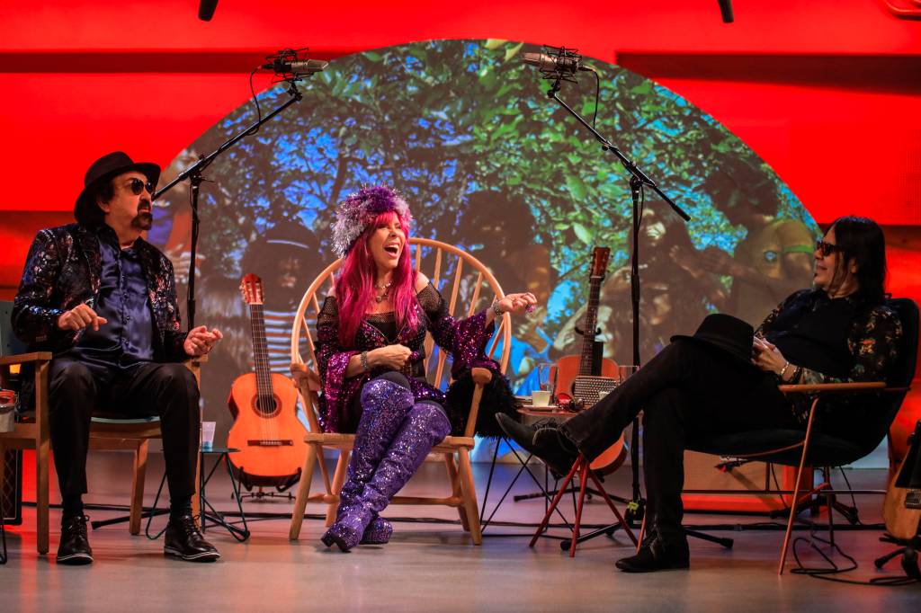 Jovens talentos da MPB regravam icônico Acabou Chorare, dos Novos Baianos