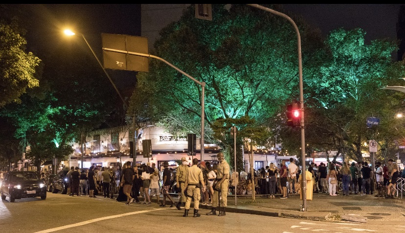 Crivella libera bares e restaurantes, agora sem hora para fechar