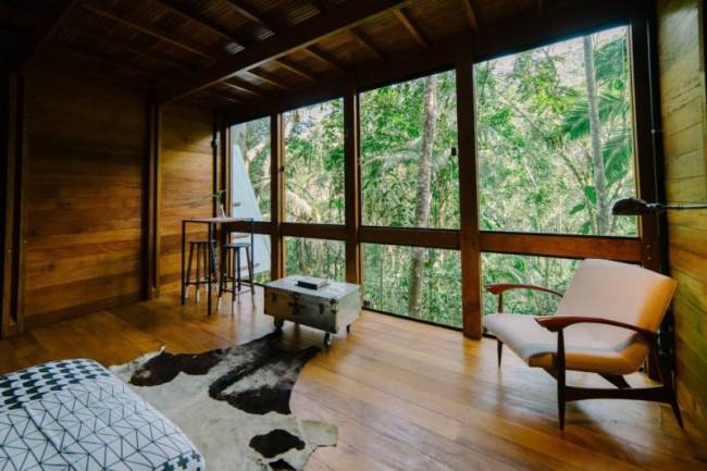 Top casas Airbnb Brasil: quarto aconchegante e com vista para a floresta Top casas Airbnb Brasil: que tal uma casa na floresta