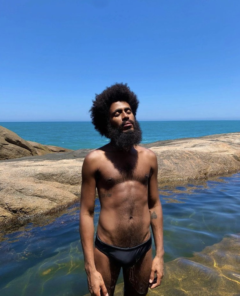 Ícaro Silva é o narrador oficial da obra de Harry Potter no Brasil