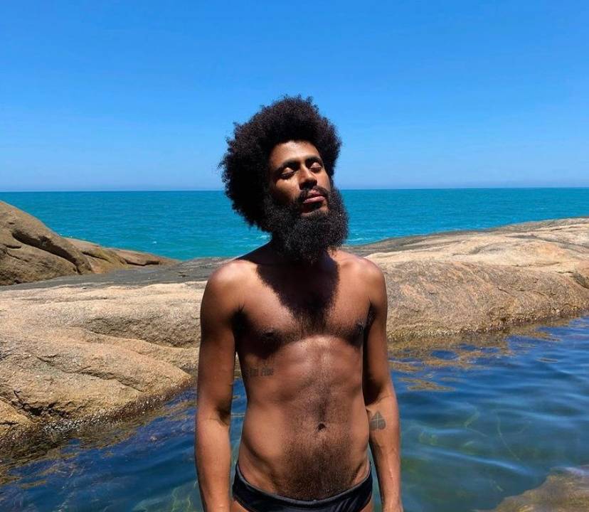 Icaro Silva