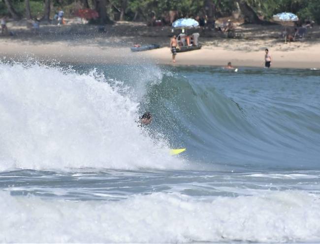 felix_jungle_house 1 E o surfe no canto esquerda da Praia do Felix: boas formações
