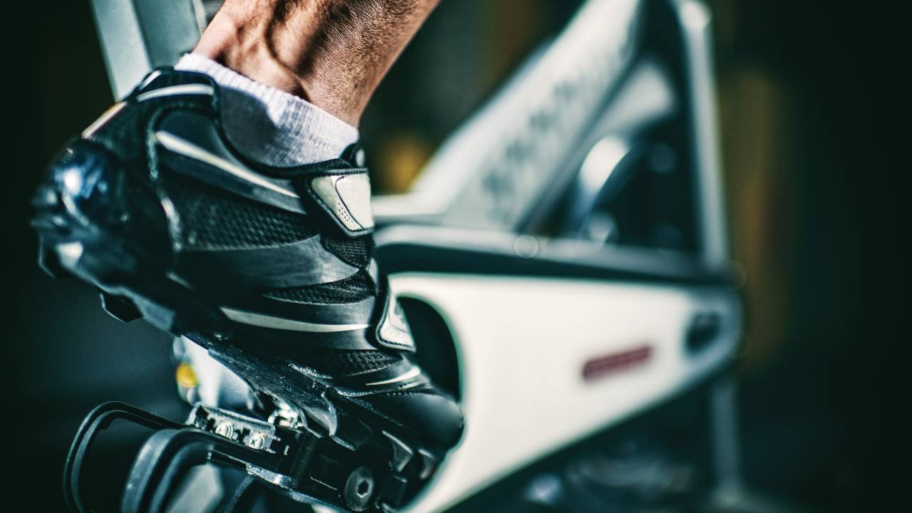 pé pedala bicicleta ergométrica