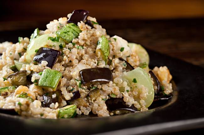 salada de quinoa com abobrinha