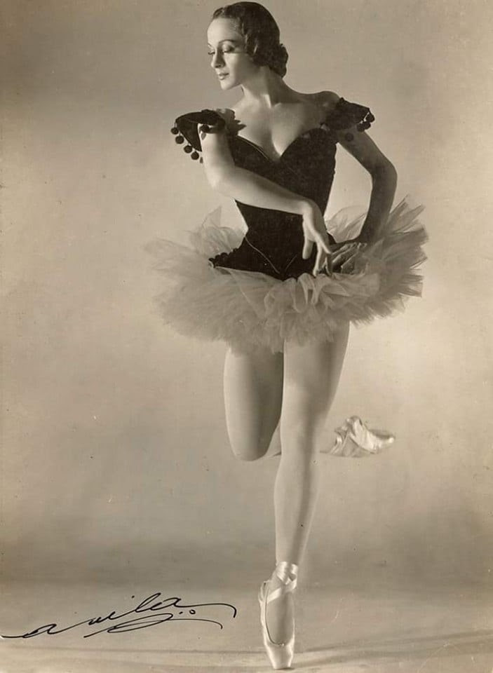 Tatiana Leskova Tatiana Leskova faz um passo de balé