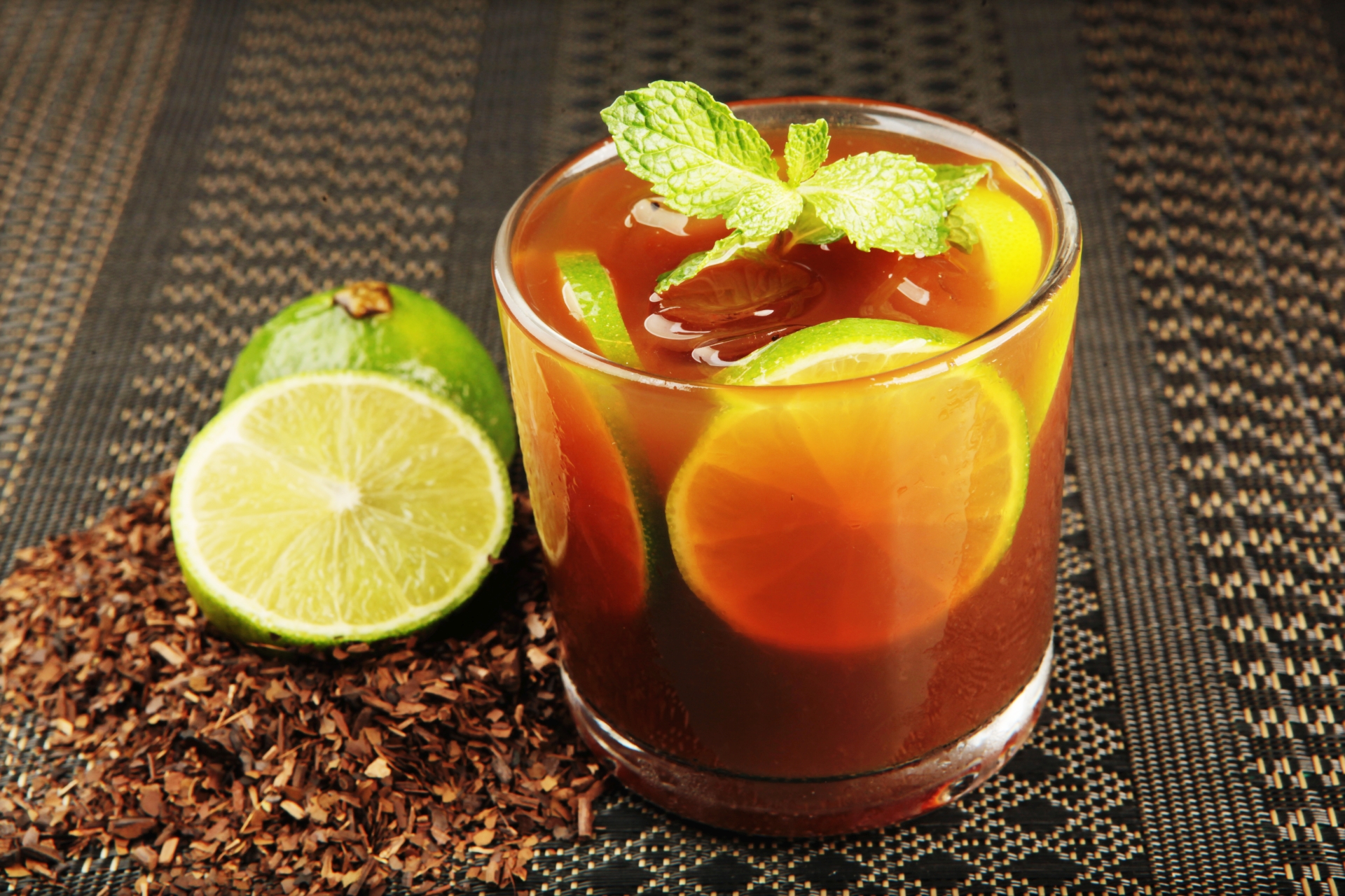 Academia da Cacha&ccedil;a: drinque com mate