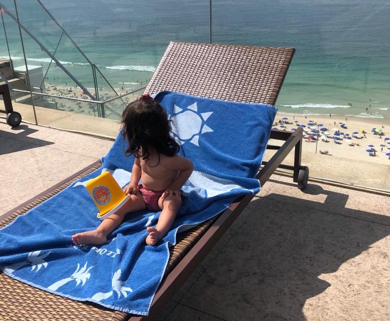 Hospedar-se na própria cidade. Será que as crianças curtem a viagem?