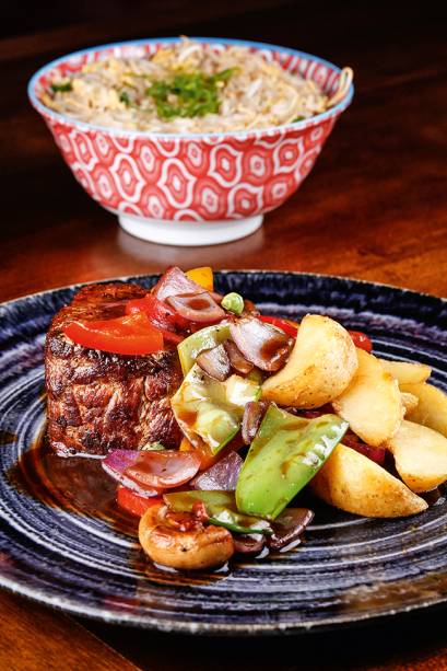 Canton: casa tem pratos de muitas cores e sabores agridoces Canton: casa tem pratos de muitas cores e sabores agridoces