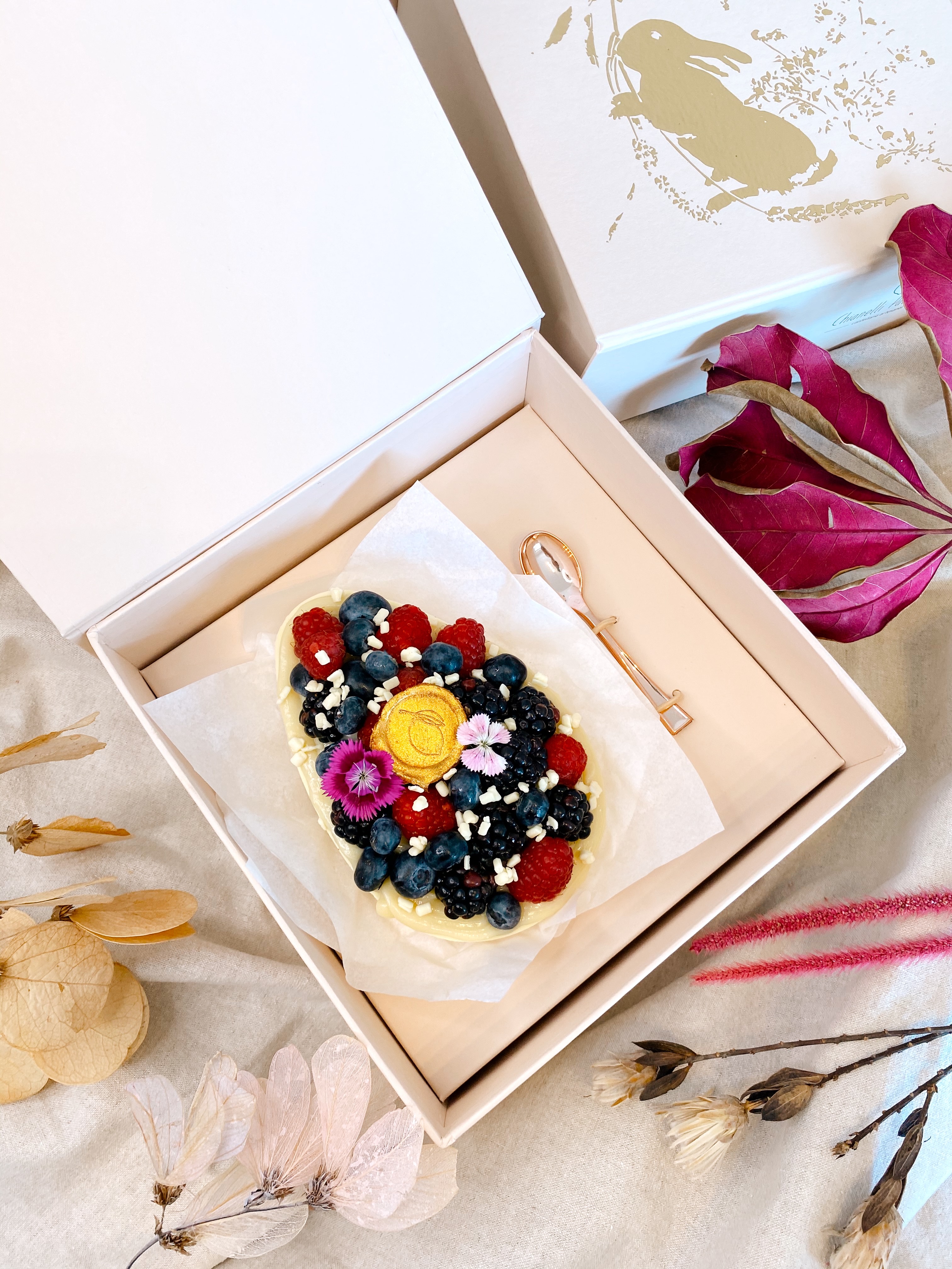 Chianelli P&acirc;tisserie: ovo red velvet com frutas vermelhas