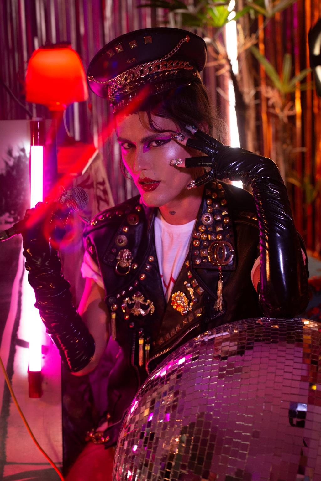 Lives de Filipe Catto varam madrugada e conquistam anônimos e famosos