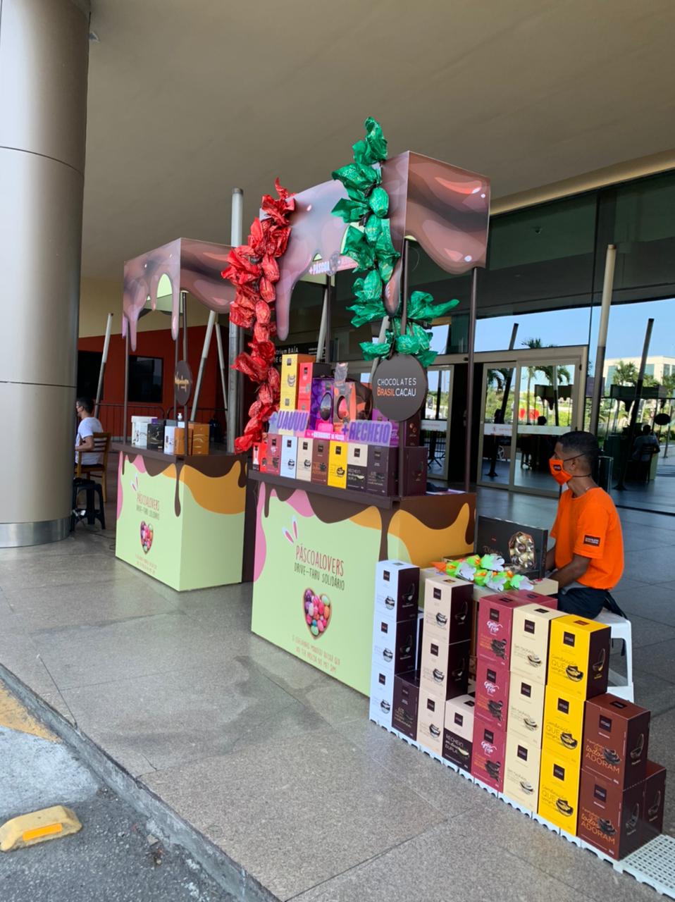 Shopping Metropolitano Barra: estandes est&atilde;o com vitrines para clientes comprarem sem sair do carro