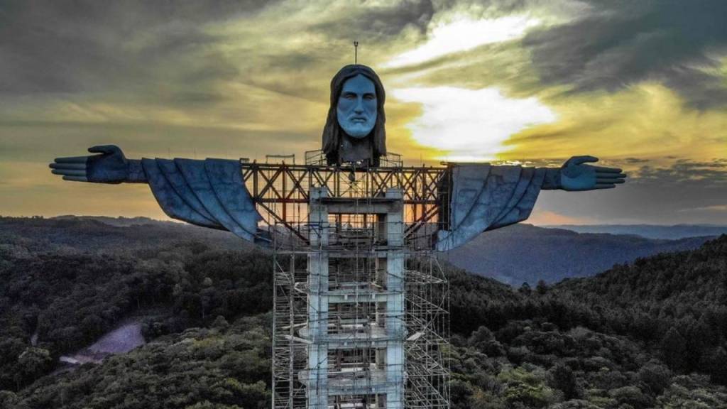 E daí que tem sete metros a mais? Paes ironiza Cristo Redentor gaúcho
