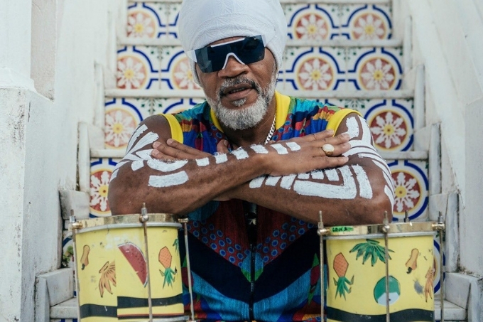 Carlinhos Brown ensina ‘a magia dos ritmos’ em curso on-line de percussão