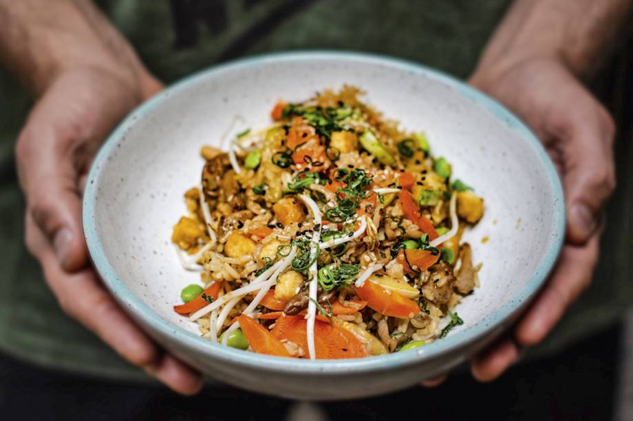 Teva: takikomi gohan, espécie de risoto japonês na wok Teva: takikomi gohan, espécie de risoto japonês na wok