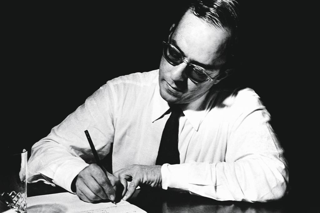 Acervo de Vinicius de Moraes revela seu minucioso processo de criação