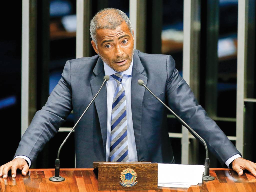 Romário vai se candidatar a presidência de clube de futebol no Rio