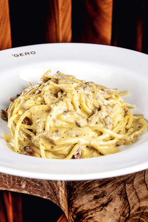 GERO—spaghetti-alla-carbonara—spaghetti-com-parmesão,-gema-de-ovo-e-guanciale—by-Tomas-Rangel.jpg2 Gero -