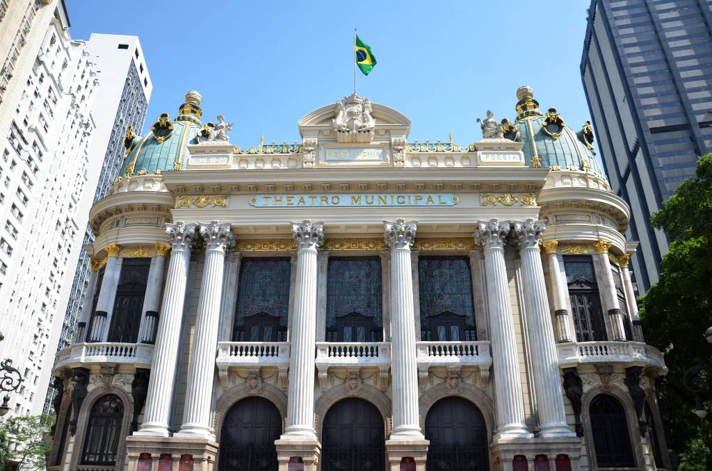 Theatro Municipal celebra 112 anos com atrações on-line e presenciais