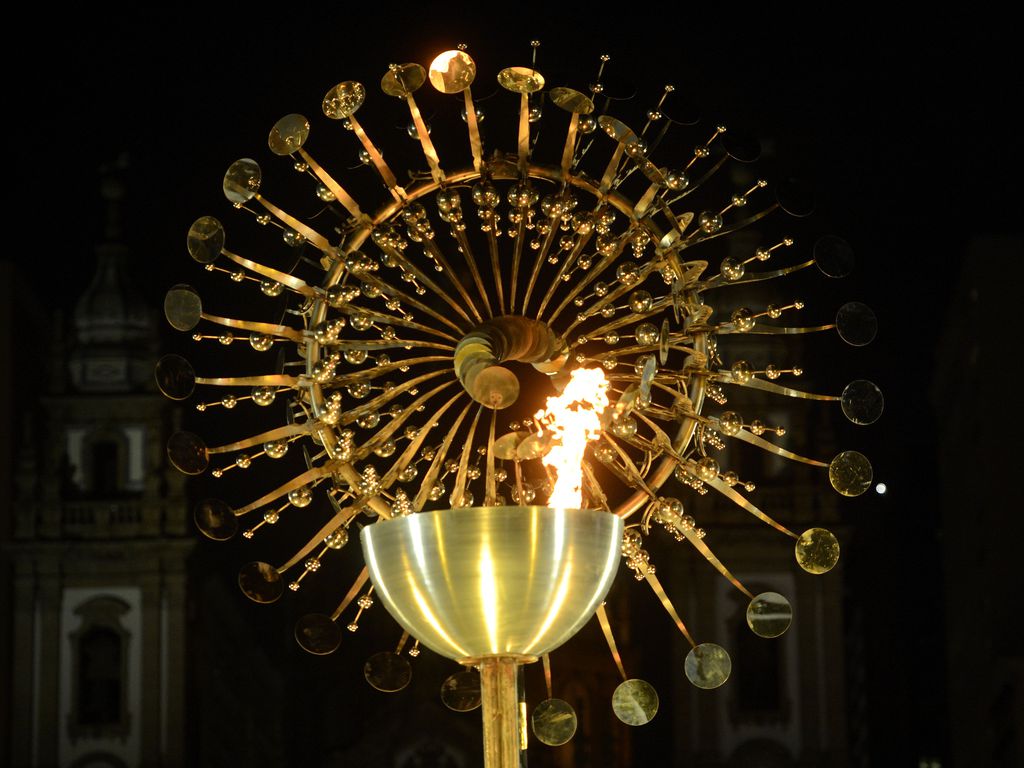 Pira olímpica no Rio se apaga e Paes brinca: “Acendi com isqueiro comum”