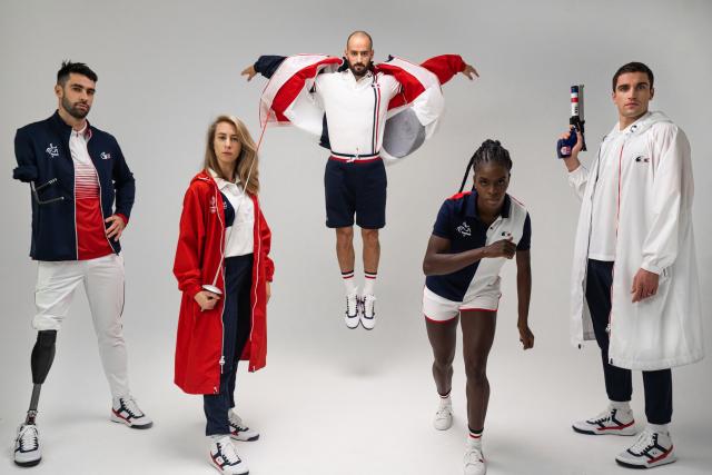 Uniforme da delega&ccedil;&atilde;o francesa, assinado pela Lacoste