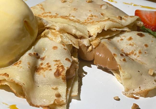 Para quem gosta de doces, esse crepe e a sopa de chocolate branco são imperdíveis