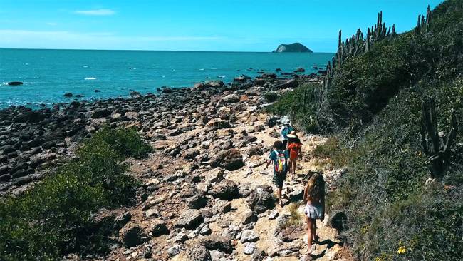 A trilha até a Ponta do Pai Vitório: visual lindo