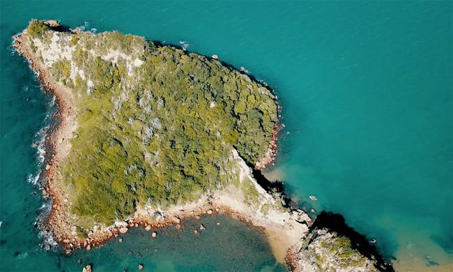ponta-pai-vitorio-buzios-juju-na-trip Outra da praia, uma pequena baía protegida