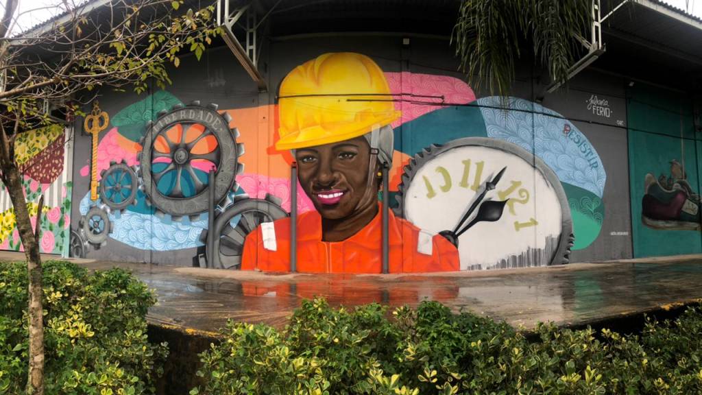 Porto Maravilha ganha painel de grafite sobre equidade de gênero
