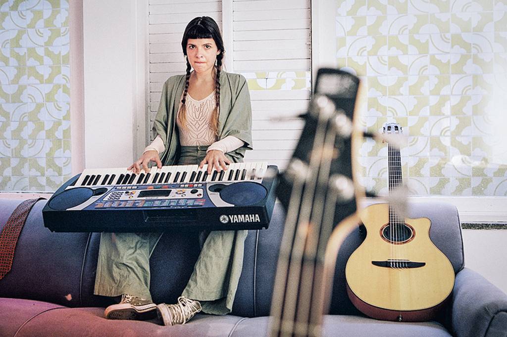 Aos mestres, com carinho: artistas sobem ao palco homenageando ídolos