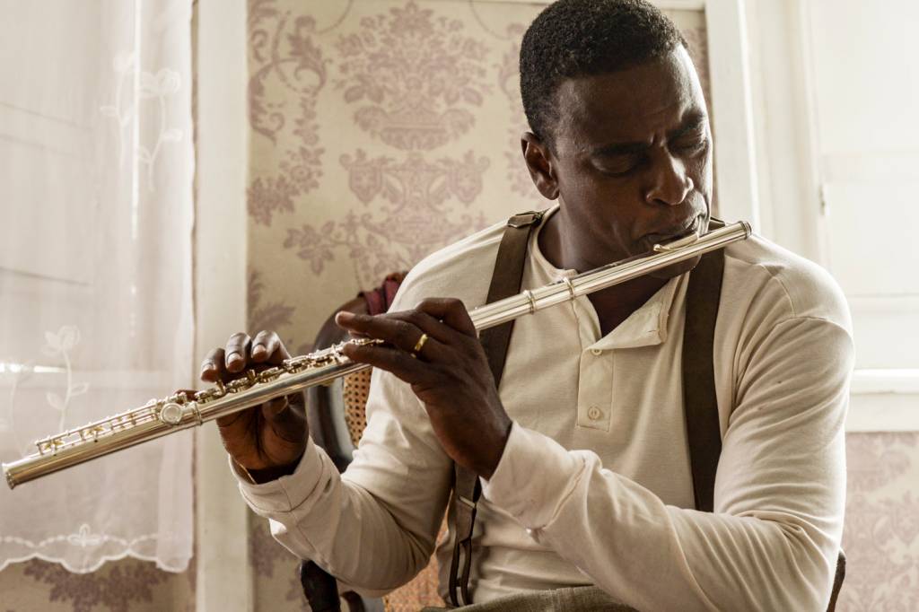 “É importante resgatar nossos personagens”, diz Seu Jorge, sobre Pixinguinha e Marighella