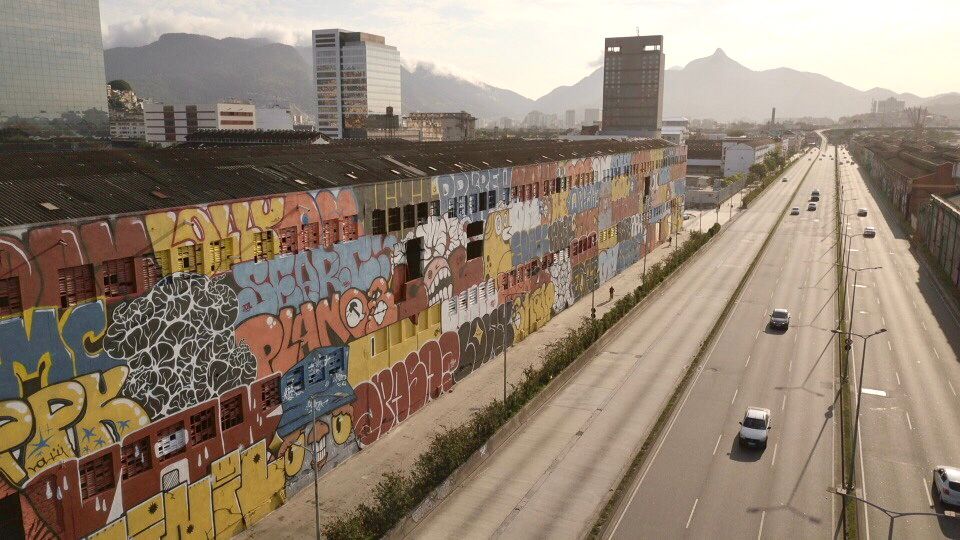 Foto mostra parede de grafites
