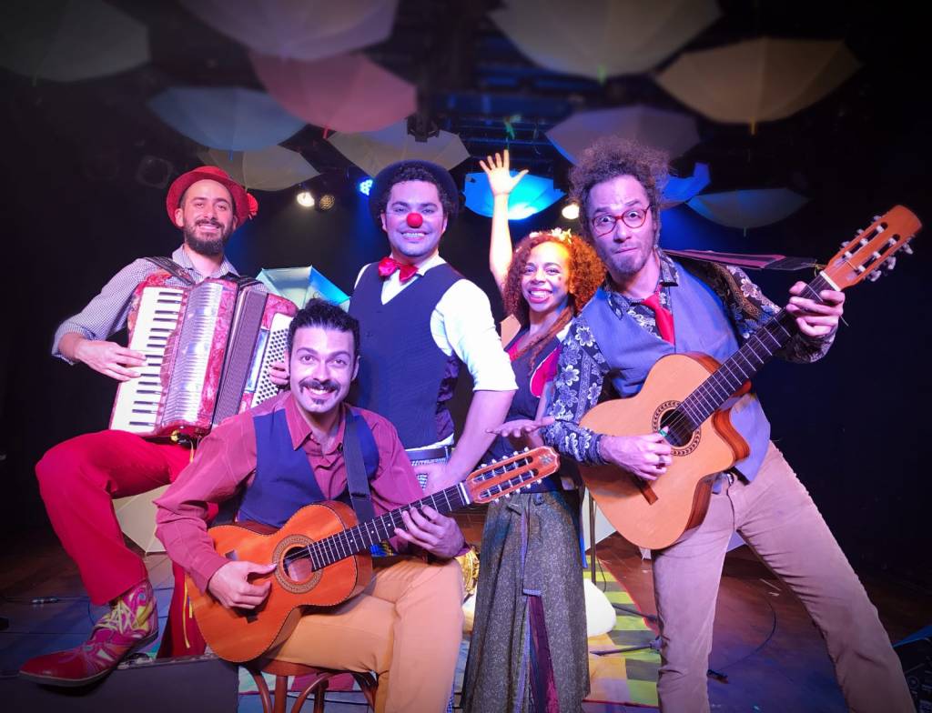 Circo do Macaco Prego_Foto Divulgação Foto mostra grupo de músicos caracterizados