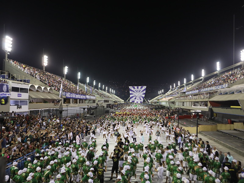 Frango assado, sanduíche de atum, cerveja: o que pode entrar na Sapucaí?