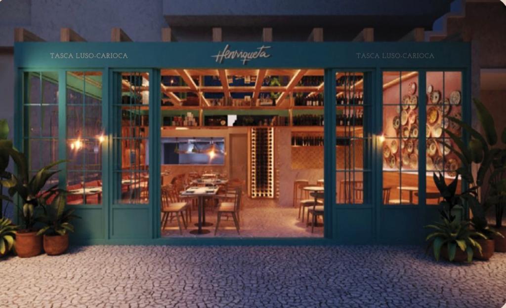 A fachada da nova tasca lusitana do Rio, que ter&aacute; parede vazada e grande porta aberta para a cal&ccedil;ada no Leblon