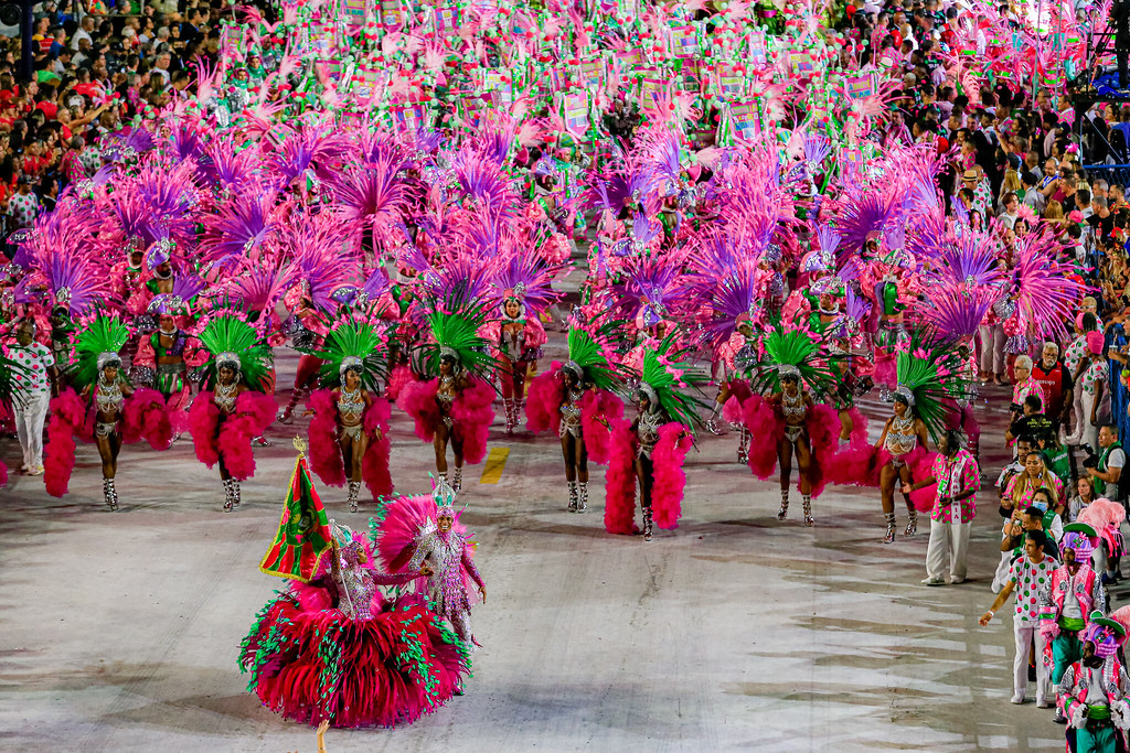 Melhores momentos: a emoção do primeiro dia de desfiles em dez imagens