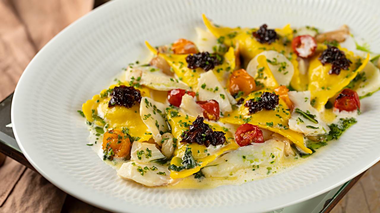 Babbo: o chef Elia Schramm estreia na Páscoa com receitas instigantes como o triangolini de bacalhau