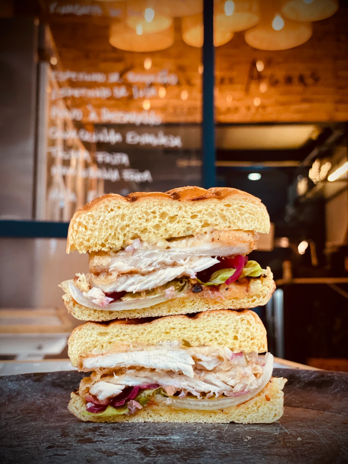 Sabor das &Aacute;guas: a trilha empanada &eacute; a estrela de um dos sandu&iacute;ches da loja do Leblon