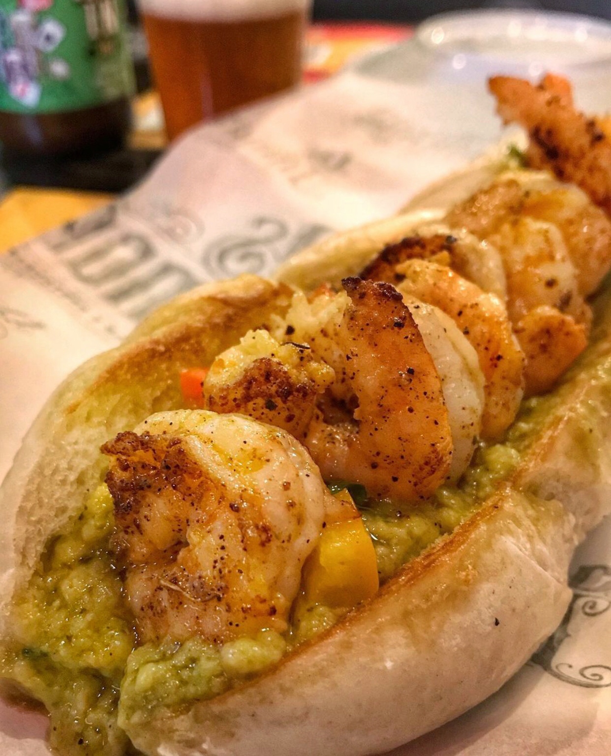 Os Imortais: bar aposta nos camar&otilde;es com guacamole em p&atilde;o de leite