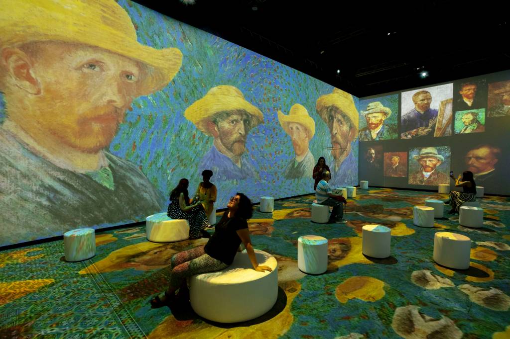Com ingressos esgotados, exposição imersiva de Van Gogh abre novo lote