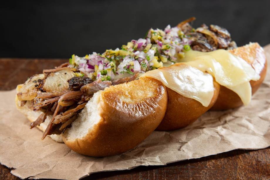 Liga dos Botecos: a costela bovina desfiada vai parar bem acompanhada nos brioches Liga dos Botecos: a costela bovina desfiada vai parar bem acompanhada nos brioches