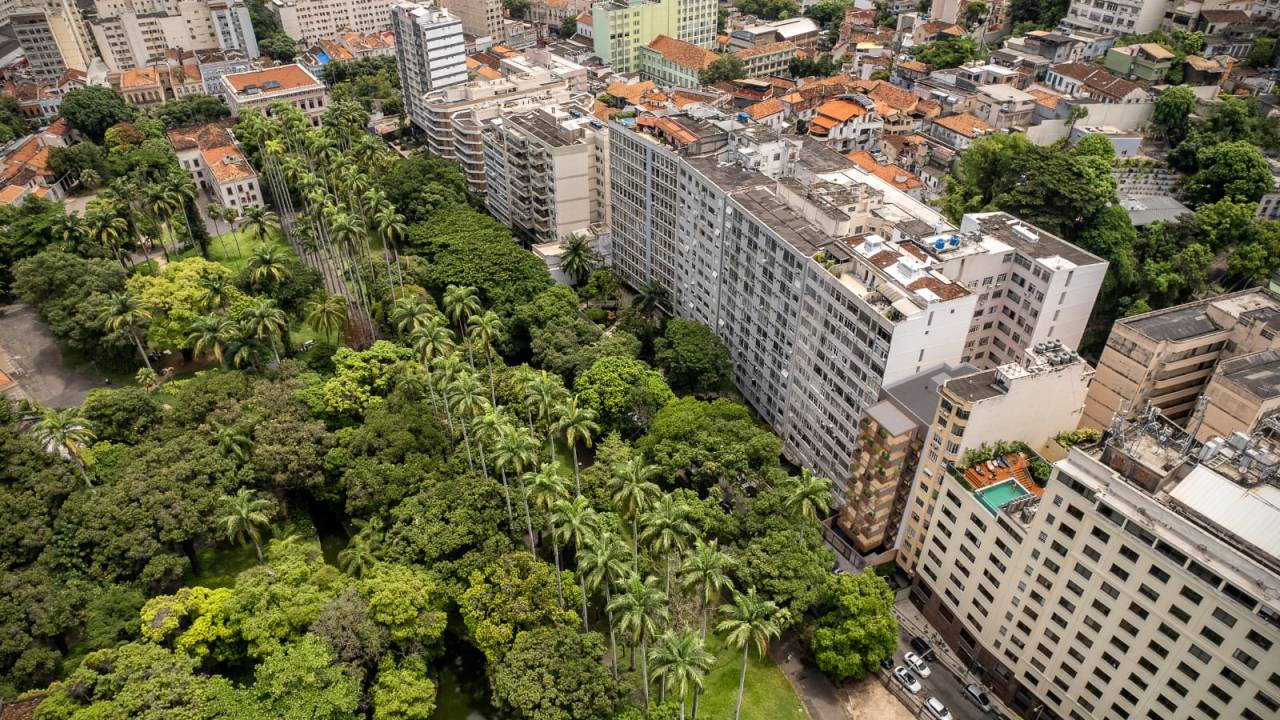 Hotel Inglês: em frente aos jardins do Palácio do Catete,demolido para dar lugar ao Verdano Spazio.
