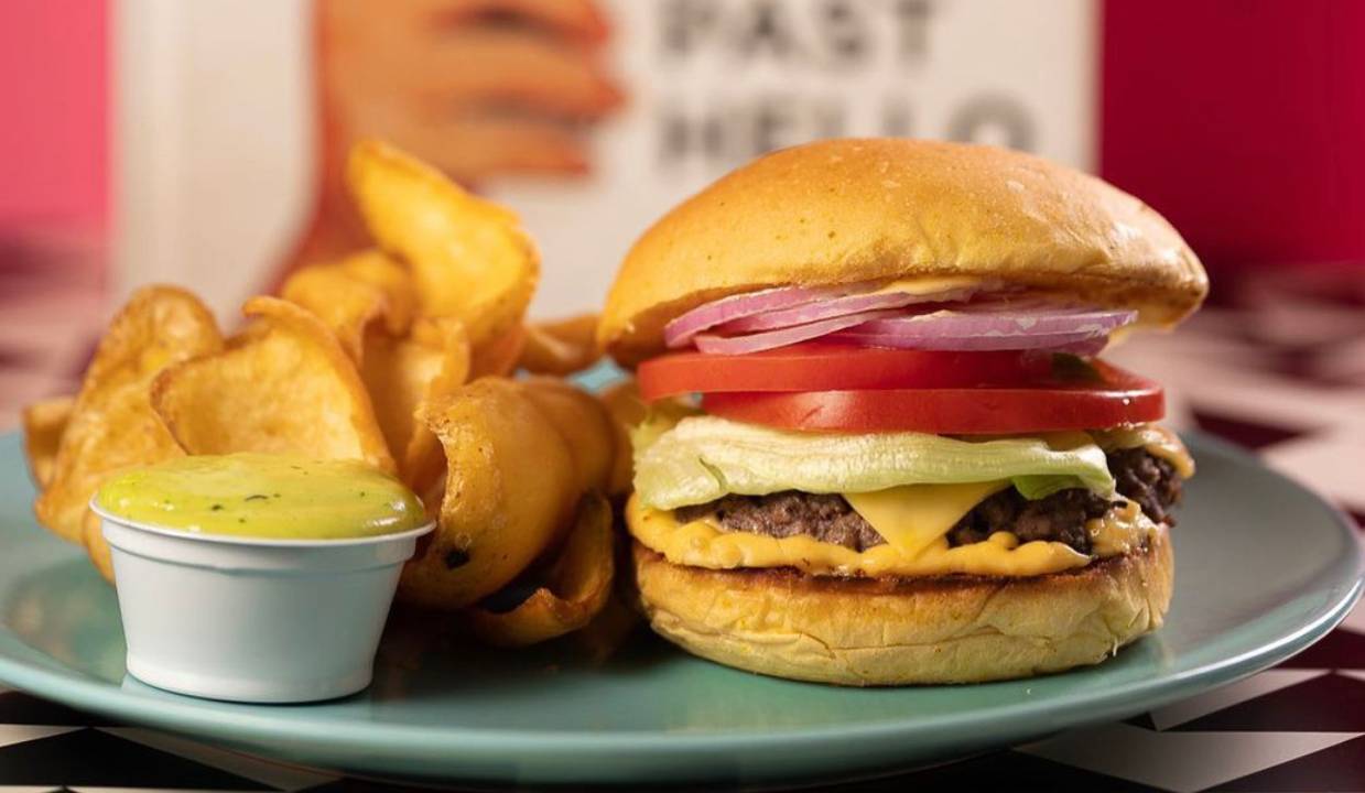 Sheesh: hamburgueria faz smash mais robusto e batata deliciosa