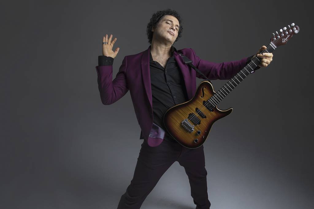 Frejat passeia por mais de quatro décadas de carreira em show no Vivo Rio