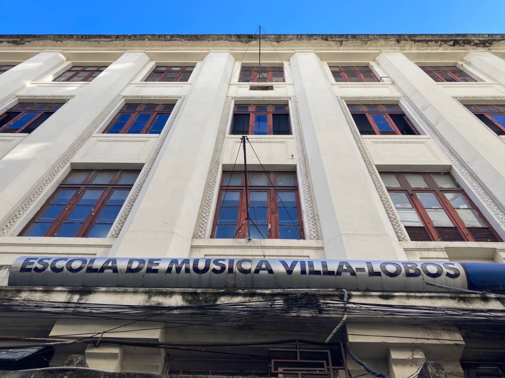 Coros e batucadas celebram os 70 anos da Escola de Música Villa-Lobos