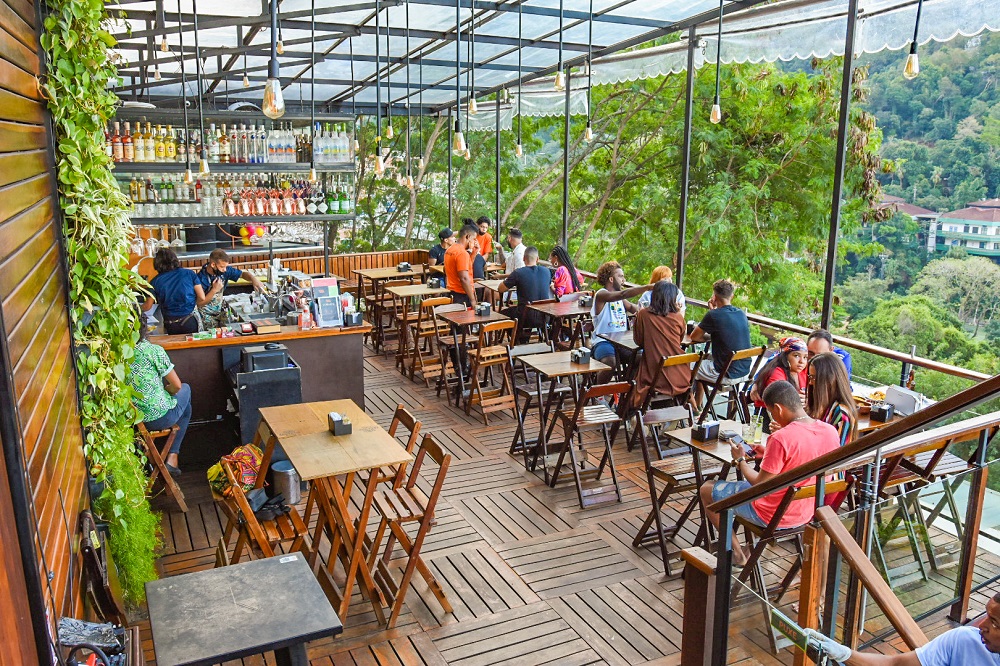 Mirante da Rocinha_ambiente – crédito divulgação Mirante da Rocinha Mirante: espaço ao ar livre e com linda vista vai receber rodas de samba na feijoada de domingo