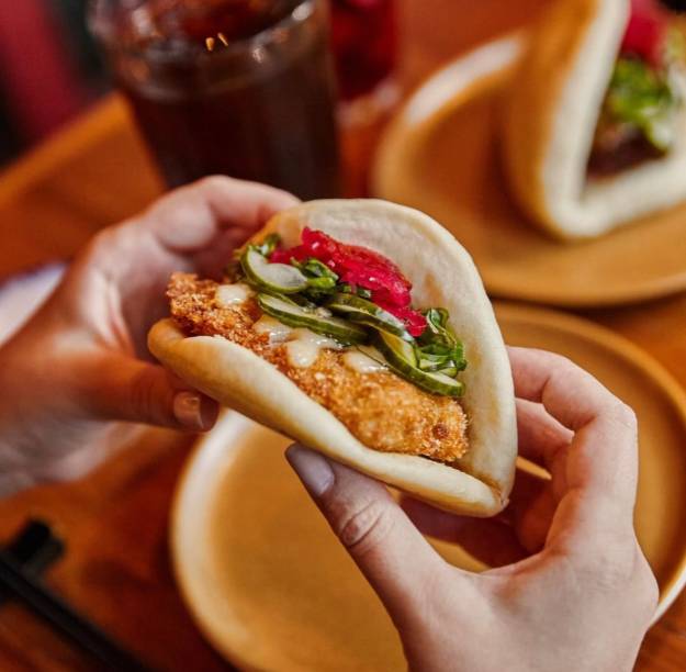 Pabu: picles e maionese da casa acompanham delícias variadas no bao Pabu: picles e maionese da casa acompanham delícias variadas no bao