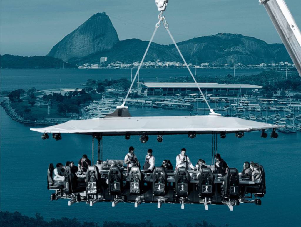 Quem topa jantar a 50 metros de altura com vista para a Baía de Guanabara?