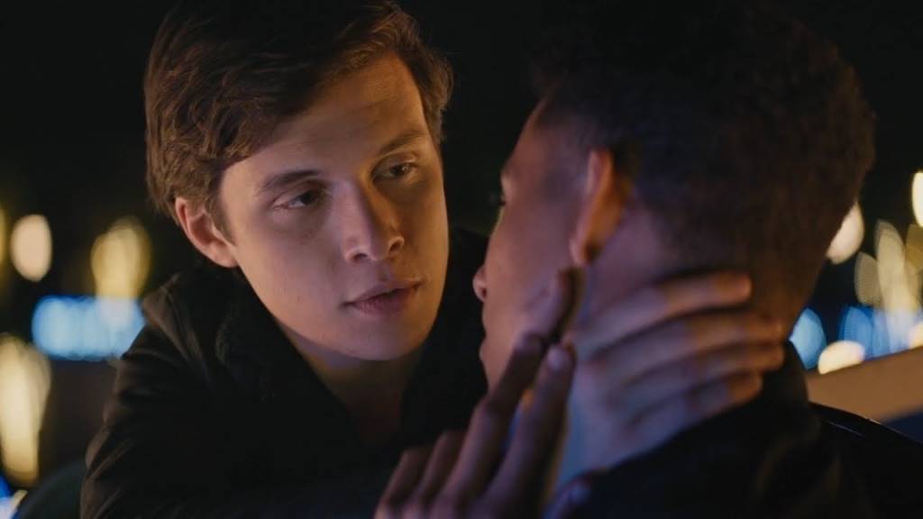 love-simon-kiss Foto mostra casal de Com Amor, Simon