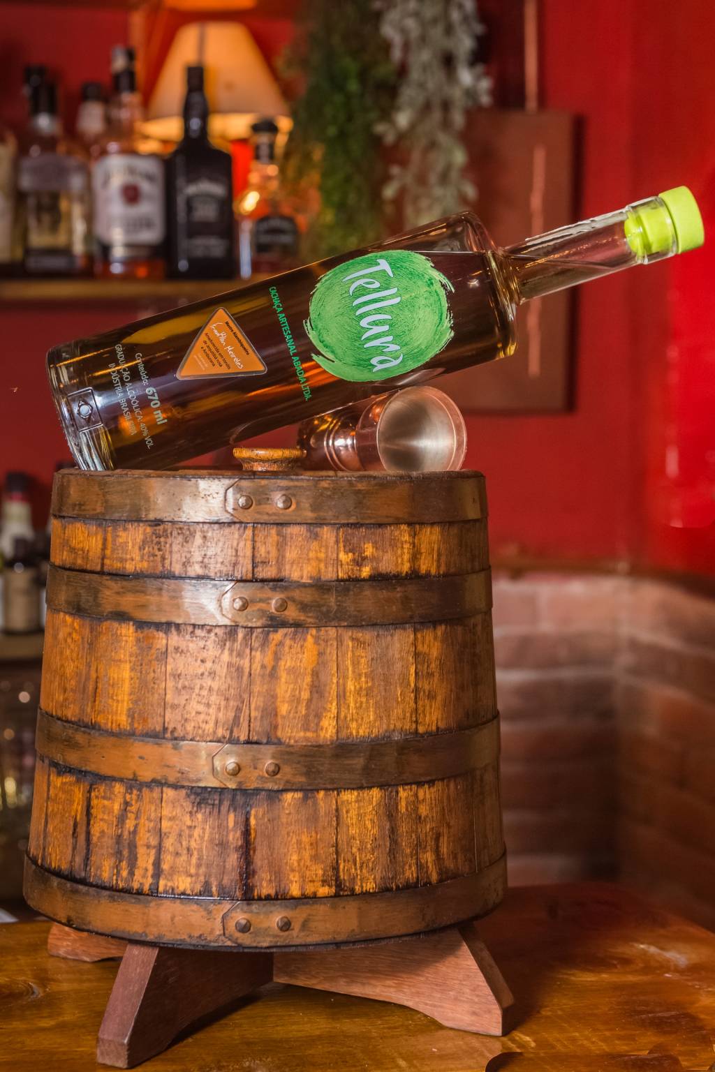 Cachaça Tellura Amburana – Victor Carnevale Amburana: cachaça é armazenada na madeira aromática brasileira